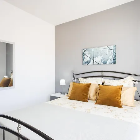 Bright & Elegant Duplex With Terrace And Pool, Just Steps From Puerto Colon Апартаменты Адехе
