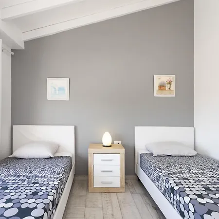 Bright & Elegant Duplex With Terrace And Pool, Just Steps From Puerto Colon * Адехе