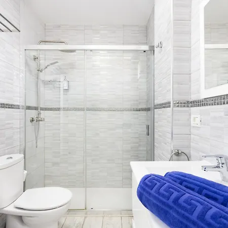 Bright & Elegant Duplex With Terrace And Pool, Just Steps From Puerto Colon * Адехе