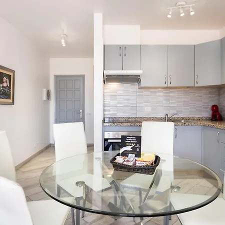 Bright & Elegant Duplex With Terrace And Pool, Just Steps From Puerto Colon