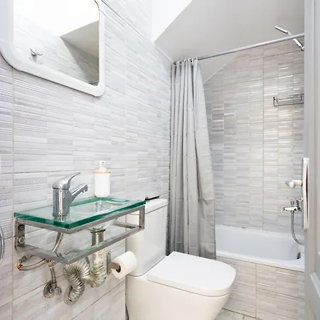 Bright & Elegant Duplex With Terrace And Pool, Just Steps From Puerto Colon Appartement *