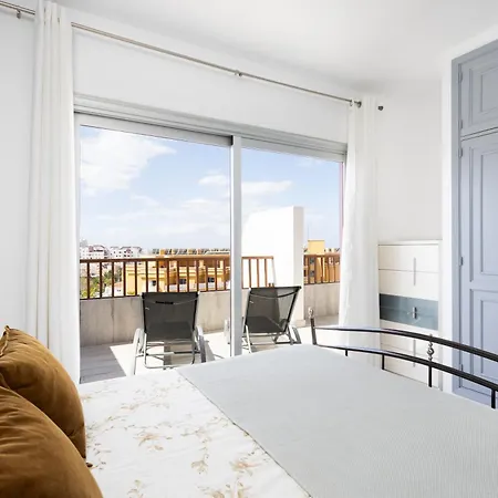 Bright & Elegant Duplex With Terrace And Pool, Just Steps From Puerto Colon דירה אדחה